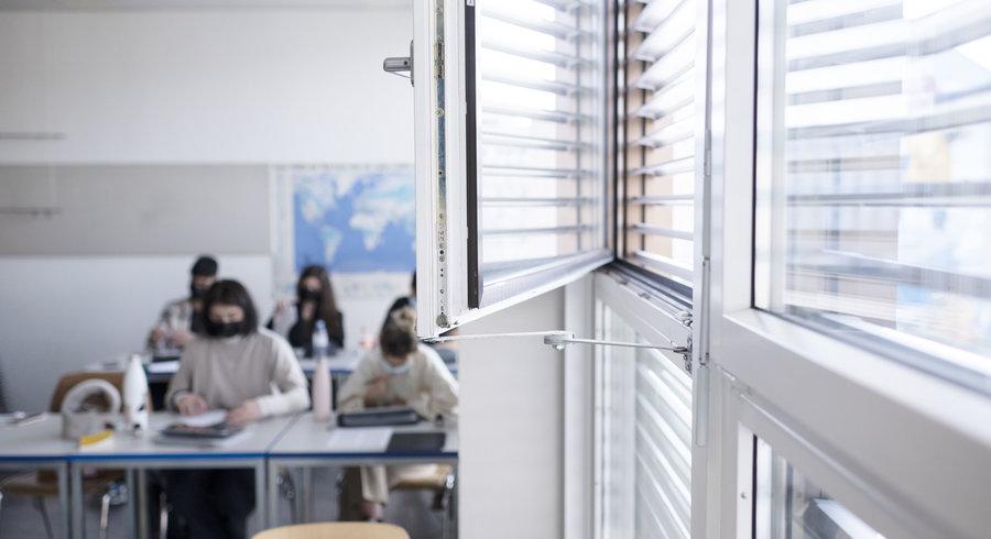 What measures can be taken to reduce the spread of aerosols in schools?  | RTS