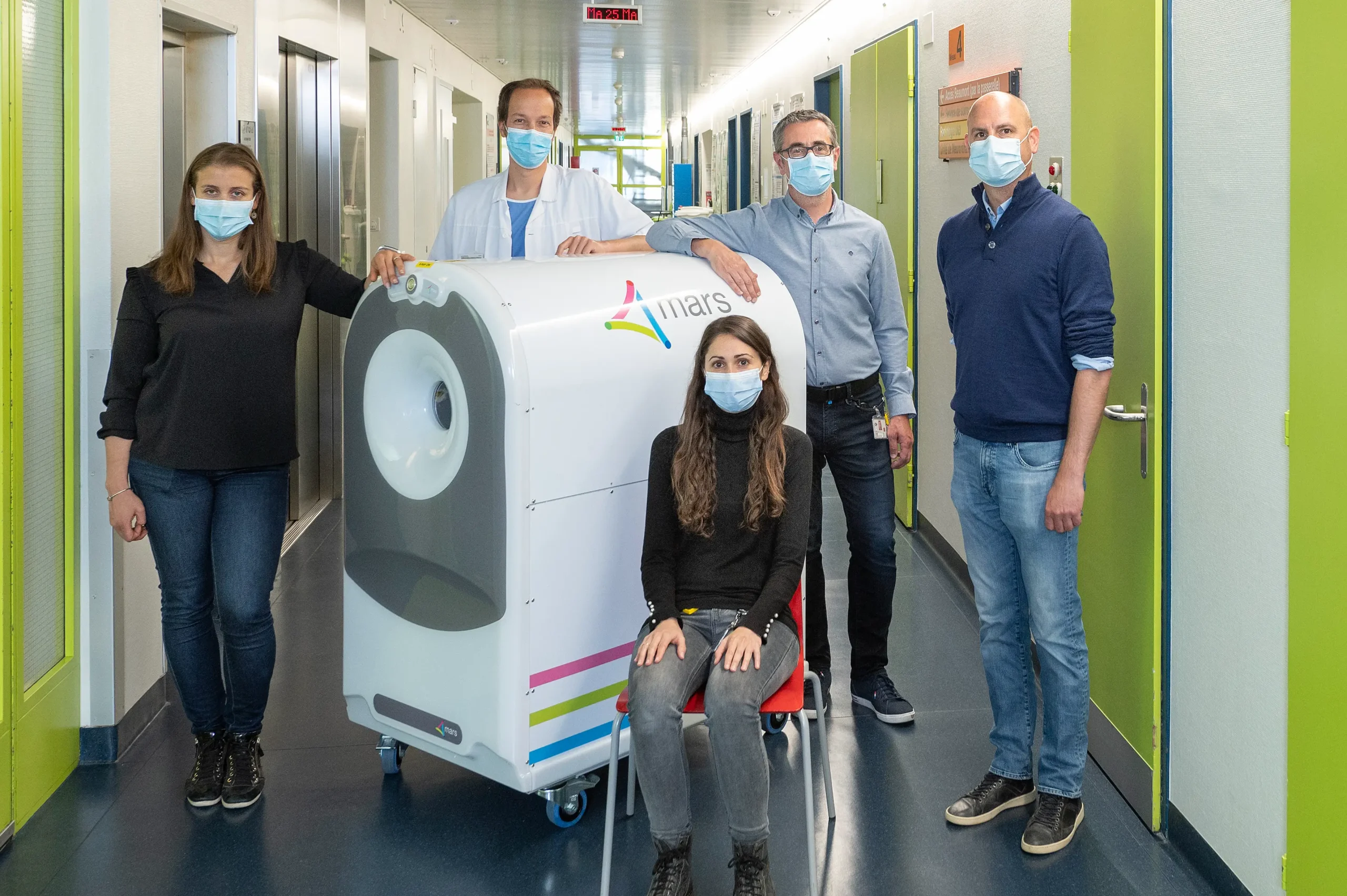 First European hospital receives 3D colour X-ray scanner using CERN technology